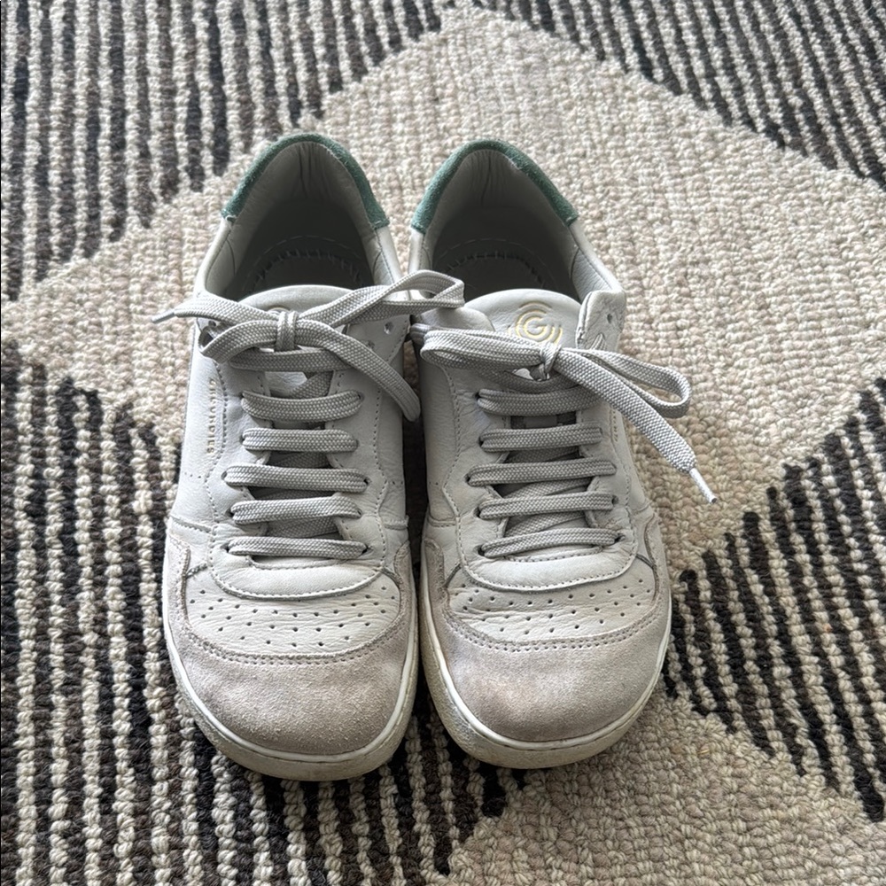 Groundies Nova Foot Shaped Sneakers